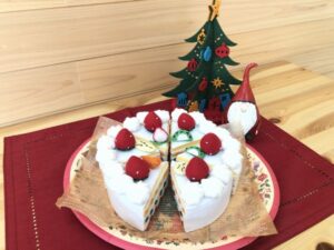 手芸で作ったクリスマスケーキ